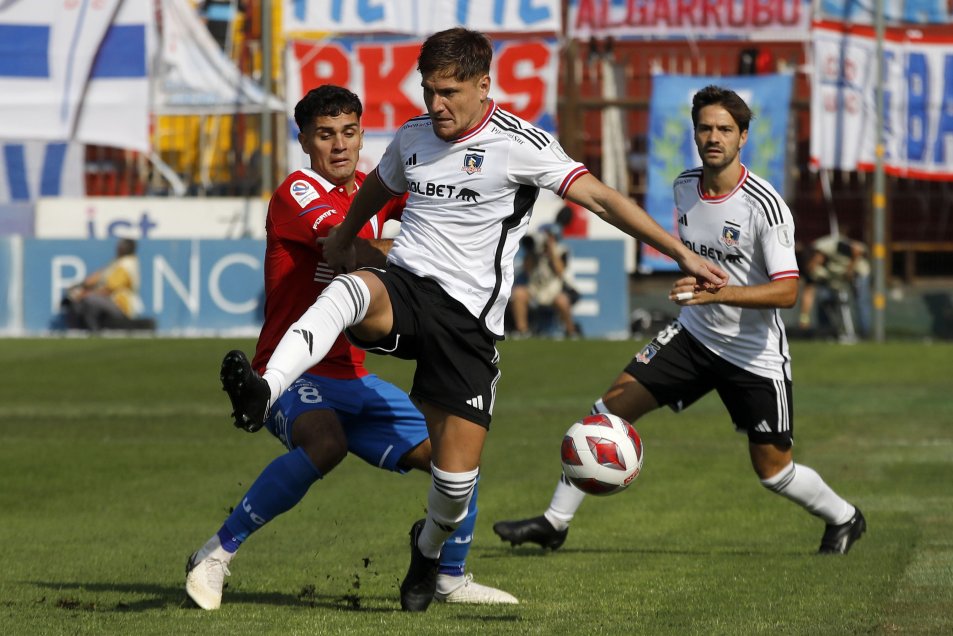 Colo Colo resistió pese a la expulsión de Gil y se llevó un punto ante la UC en Santa Laura