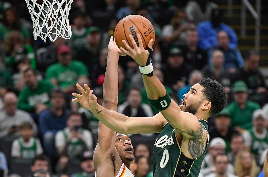 Boston Celtics comenzó los playoffs de la NBA con paliza a Atlanta Hawks