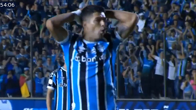 Luis Suárez falló un penal en la victoria de Gremio sobre Santos en el Brasileirao