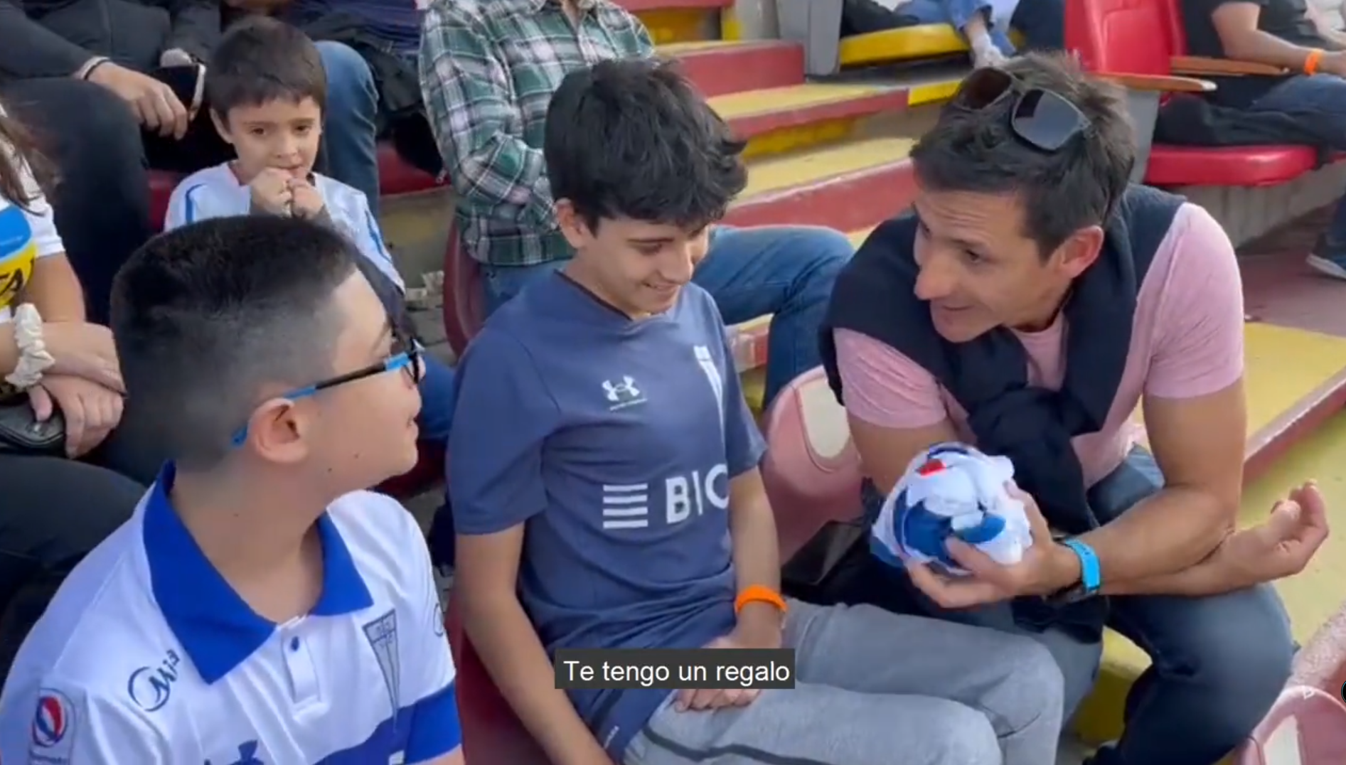 El emocionante gesto de Milovan Mirosevic con hincha homónimo en el clásico