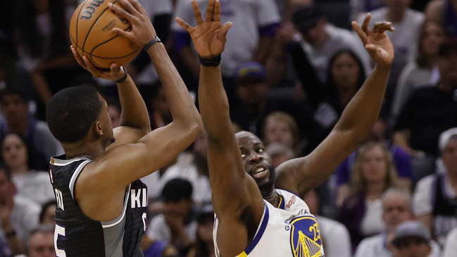 El escandaloso pisotón de Draymond Green a Domantas Sabonis