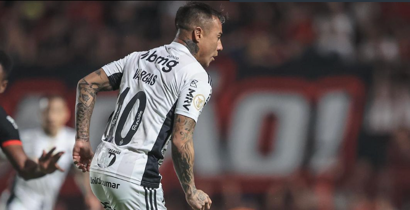 Eduardo Vargas vio acción en caída de Atlético Mineiro ante A. Paranaense en la Libertadores