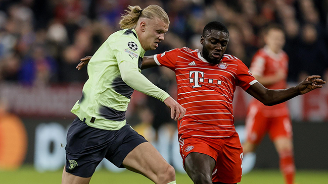 [VIDEO] Upamecano se salvó de la roja por ajustada posición de adelanto de Haaland