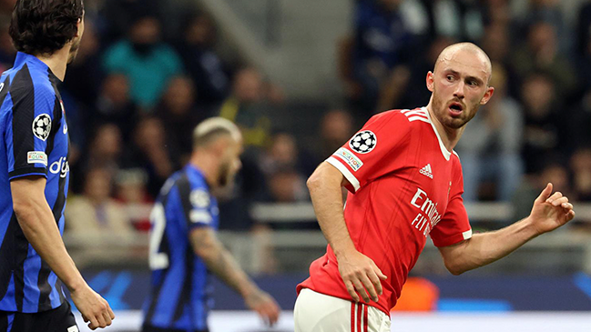 [VIDEO] Aursnes ilusionó a Benfica en el duelo contra Inter de Milán