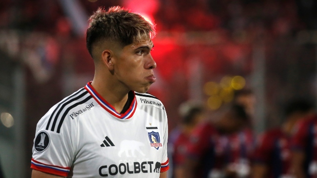 Carlos Palacios falló una clara ocasión y un choque lo dejó sangrando