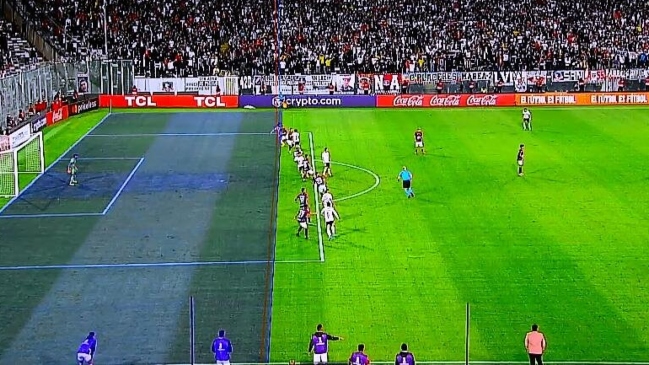 Un offside frustró el cobro de un penal a favor de Colo Colo por clara falta a Daniel Gutiérrez