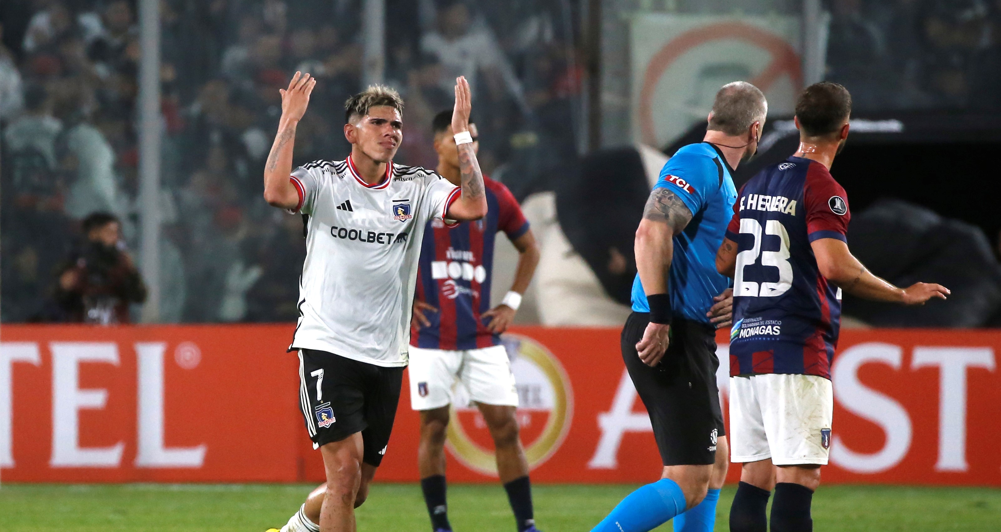 [VIDEO] El gol de Carlos Palacios para la ventaja de Colo Colo ante Monagas en la Libertadores