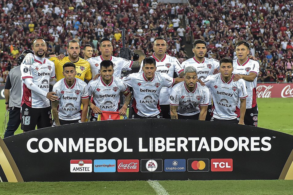 Vidal y Flamengo festejaron en el Maracaná con cómoda victoria sobre Ñublense