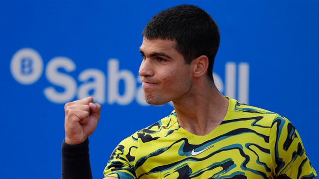 Alcaraz doblegó a Davidovich y entró a semifinales en Barcelona