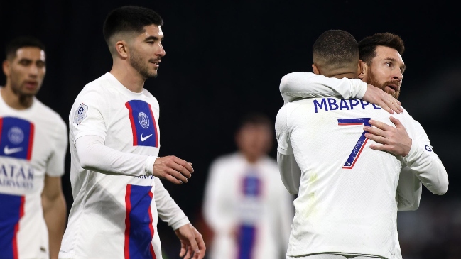 Un inspirado Mbappé guió a PSG a valioso triunfo contra Angers para acercarse al título de Francia