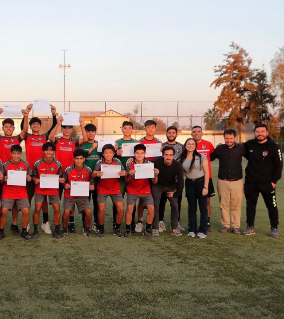 Futbolistas de la sub 14 de Palestino participaron de un taller de Escritura Creativa