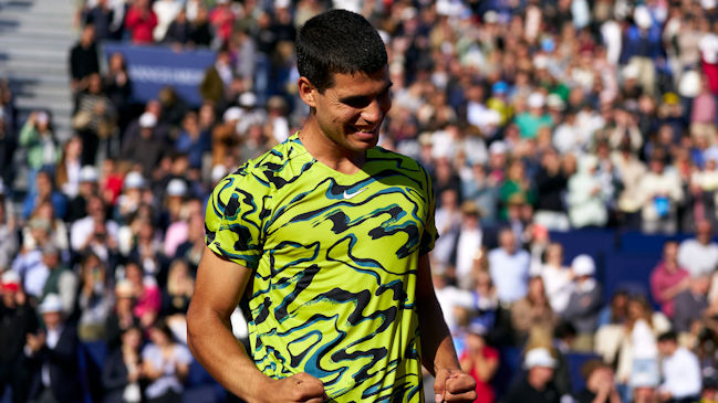 Carlos Alcaraz superó sin dificultad a Daniel Evans y se instaló en la final en Barcelona