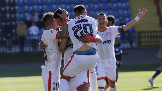 La Calera se hizo fuerte ante Huachipato y frenó al líder