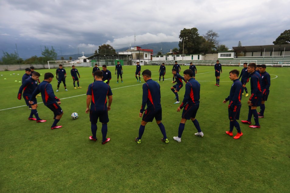 La sub 17 realizó su último entrenamiento antes de su despedida del Sudamericano