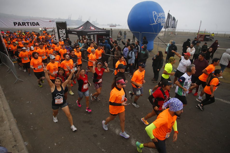 Luis Alarcón y Paula Meza ganaron la Media Maratón Valparaíso