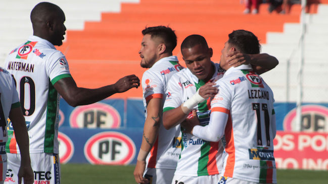 Cobresal tumbó con claridad a Curicó Unido y acortó distancias con el liderato