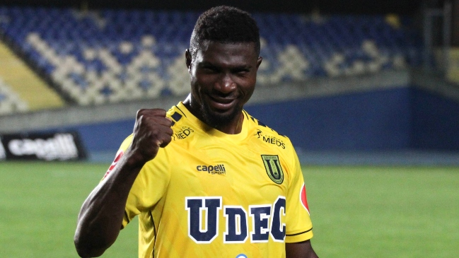 El camerunés Job Bogmis acusó a jugador de S. Wanderes de tratarlo de “negrito”