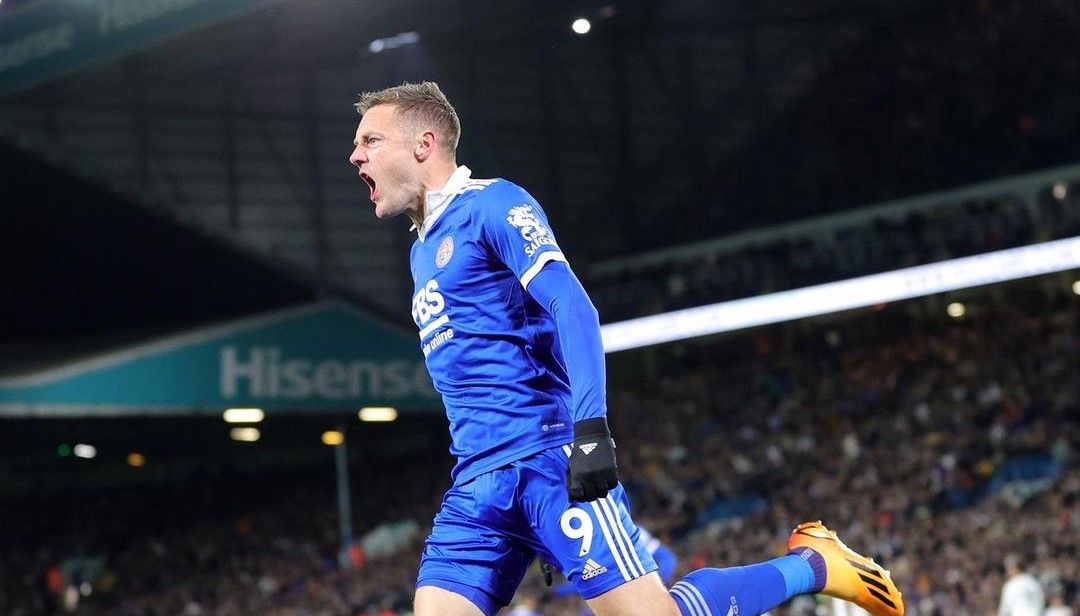 Jamie Vardy entró y salvó a Leicester en el empate ante Leeds United en la Premier League
