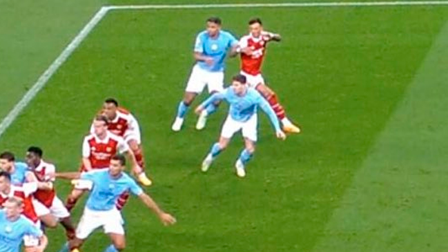 [VIDEO] John Stones aumentó la ventaja de Manchester City sobre Arsenal