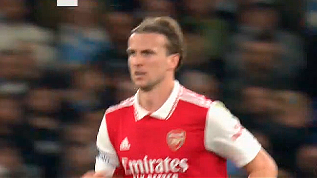 [VIDEO] Rob Holding puso la cuota de suspenso con el descuento de Arsenal