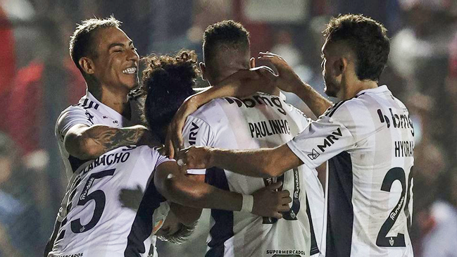El increíble gol que se perdió Eduardo Vargas con Atlético Mineiro en la Copa de Brasil