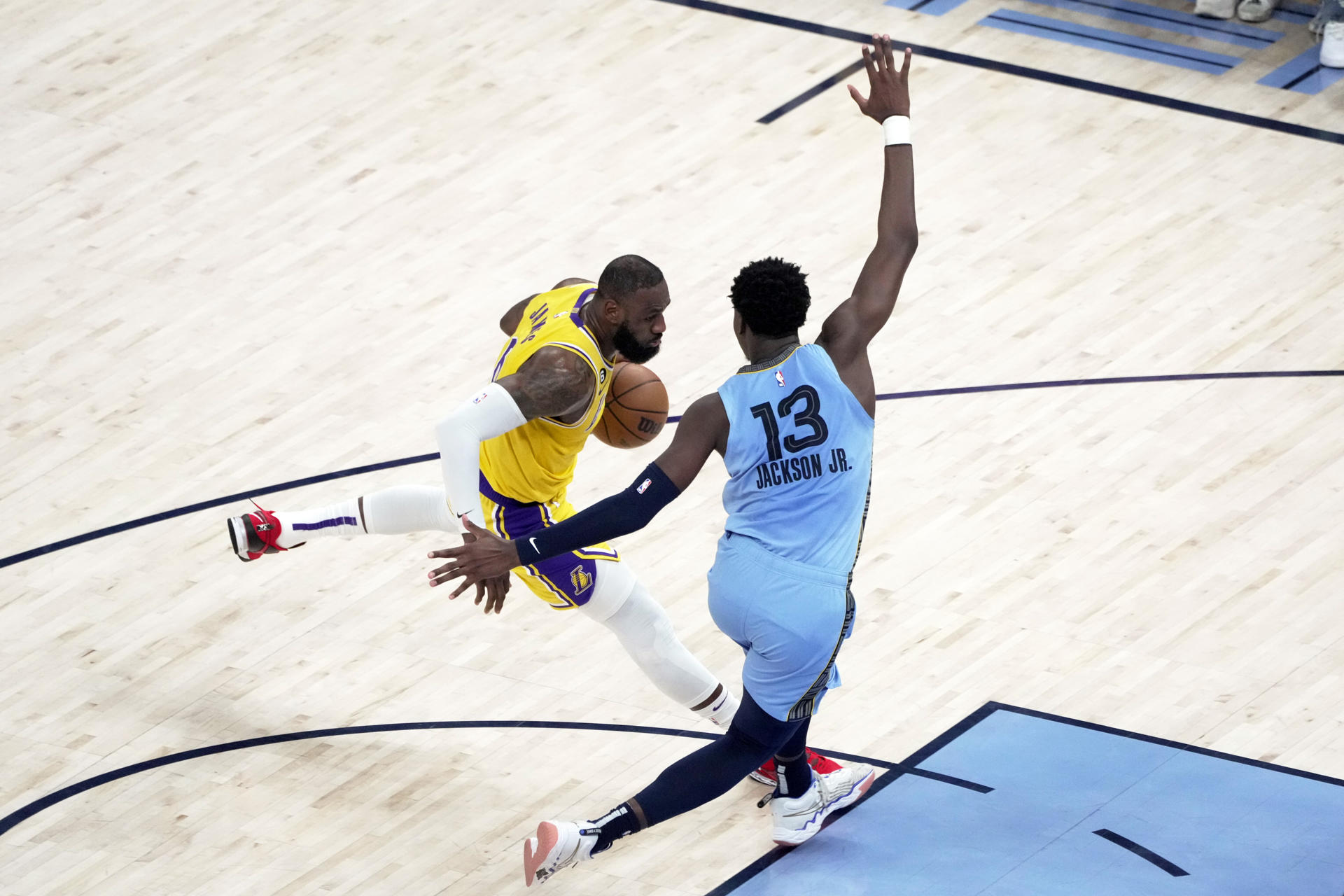 Memphis Grizzlies dominó a Los Angeles Lakers y sigue con vida en los playoffs del Oeste