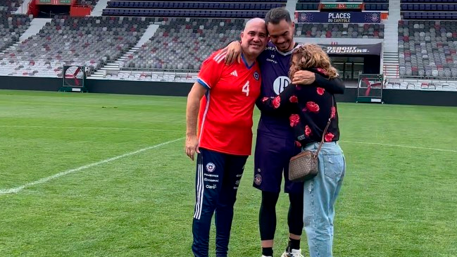 Suazo recibió una especial visita en Toulouse: Lo único que quiero es hacerlos felices