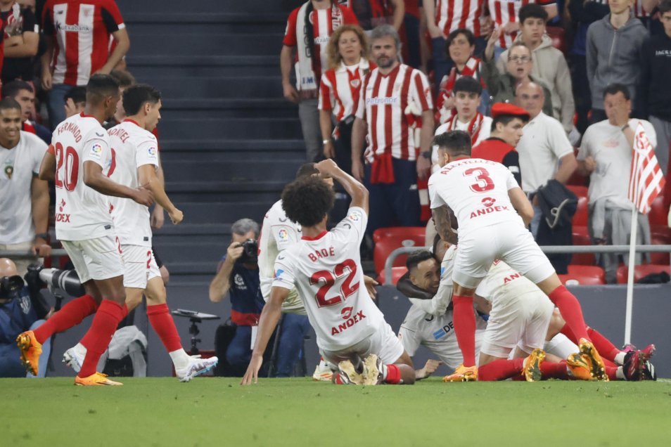 Lucas Ocampos dio un tranquilizador triunfo a Sevilla con un penal ante Athletic de Bilbao