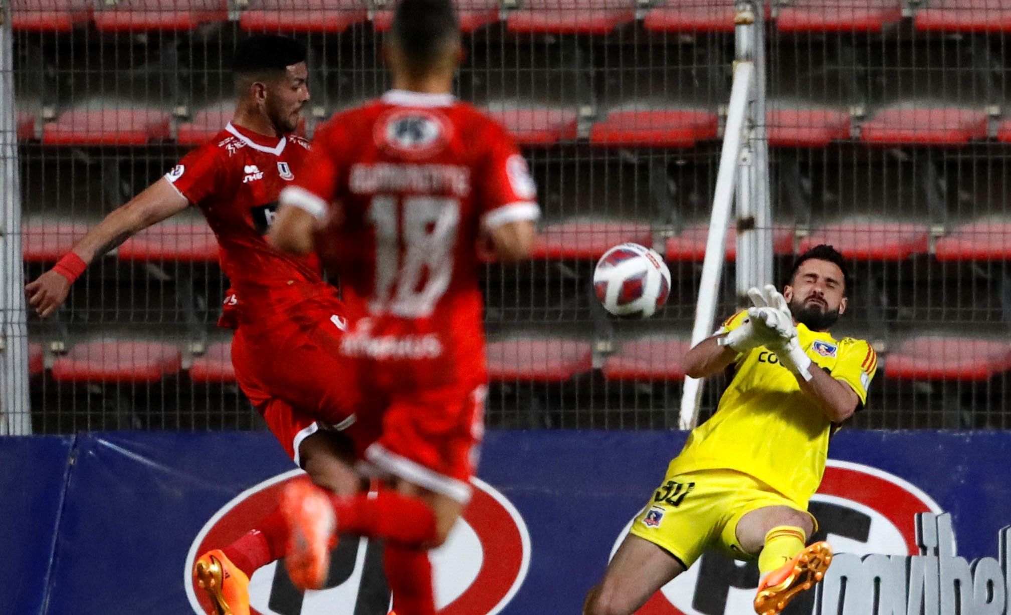 [VIDEO] El tapadón de Fernando de Paul a Lucas Passerini para salvar a Colo Colo