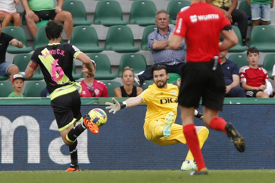 Beccacece logró su primera victoria en Elche con amplia diferencia ante Rayo Vallecano