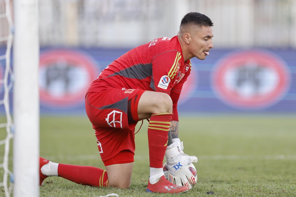 Con cambio de esquema: La formación de la U para el clásico con Universidad Católica