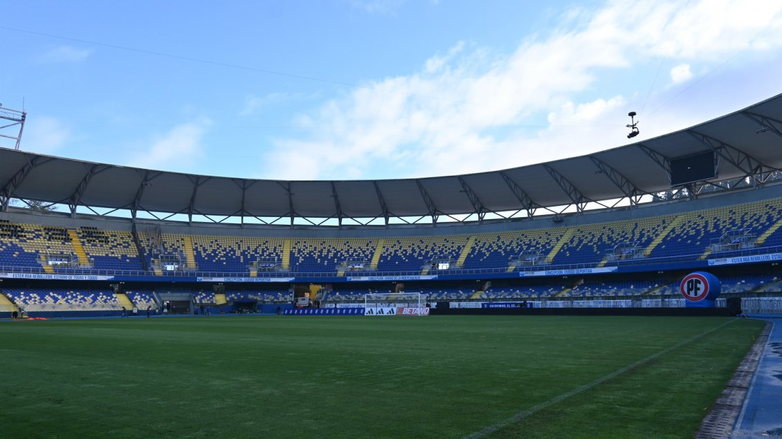 Así amaneció la cancha del “Ester Roa” de Concepción de cara al clásico universitario