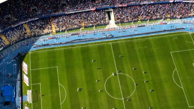 Uso de pirotecnia por parte de hinchas de la U se tomó los primeros minutos del clásico universitario