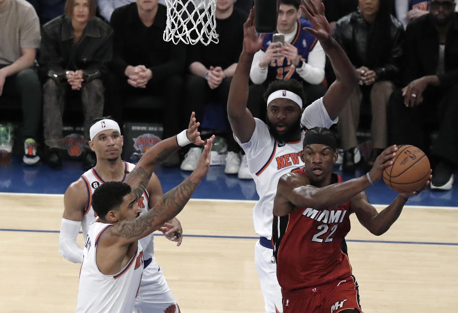 Jimmy Butler lideró a Miami Heat para tomar ventaja ante los Knicks en las semis del Este