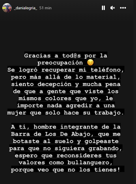 Periodista denunció que barrista de Los de Abajo la botó al suelo y golpeó en el clásico universitario