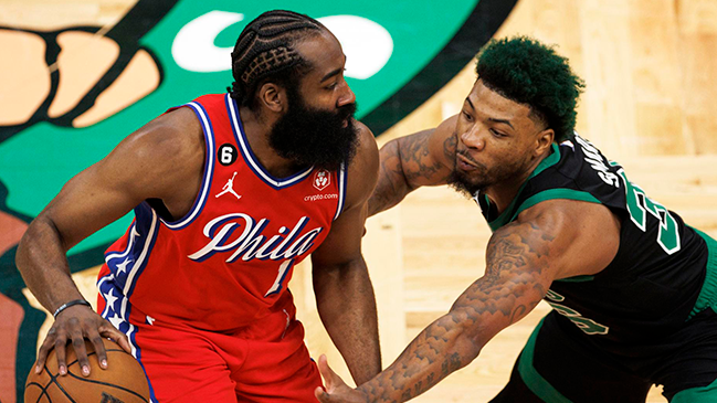 James Harden comandó victoria de Philadelphia 76ers sobre Boston Celtics