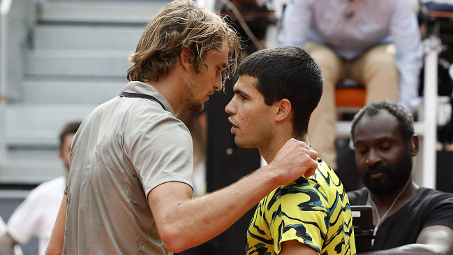 Alcaraz arrolló a Zverev y se instaló en cuartos de final en Madrid
