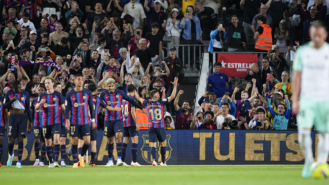 FC Barcelona derribó a Osasuna y quedó muy cerca del título