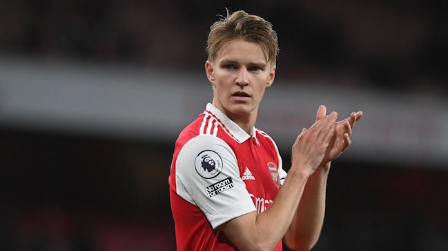Martin Odegaard encabezó con doblete la sólida victoria de Arsenal sobre Chelsea en el clásico