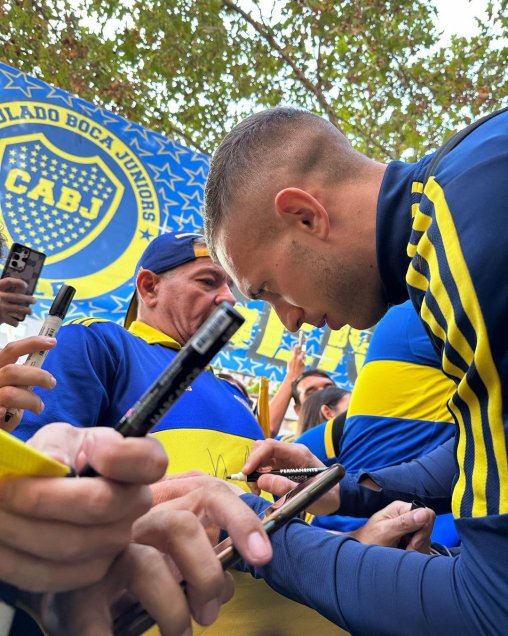 Boca Juniors fue recibido por hinchas “Azul y Oro” en su arribo a Santiago