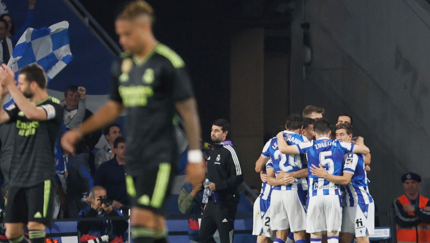 Real Madrid perdió ante Real Sociedad y dejó en bandeja a Barcelona el título de La Liga
