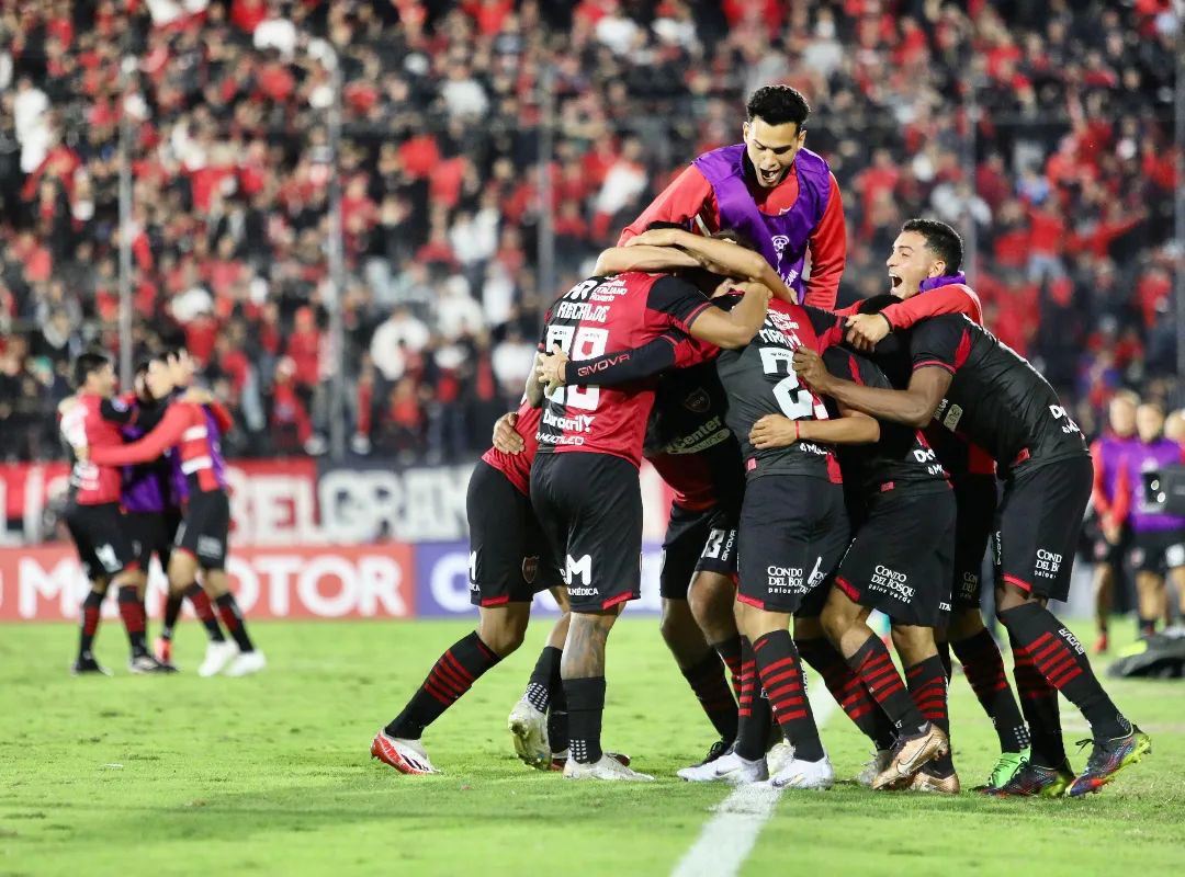 Newell’s tumbó a Santos y marcha con campaña perfecta en el grupo de Audax Italiano