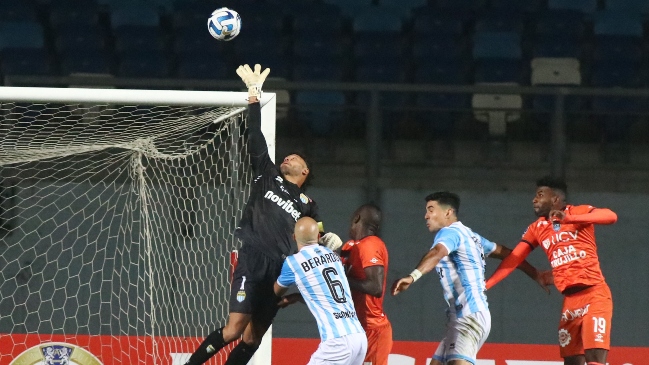 Arquero de Magallanes: “Fuimos superiores, los goles de ellos fueron por errores nuestros”