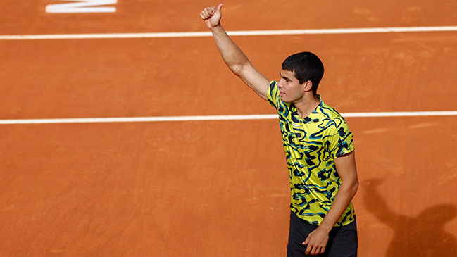 Carlos Alcaraz sacó del camino a Khachanov e ingresó a semifinales en Madrid