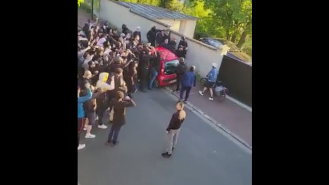 Hinchas de PSG llegaron hasta el domicilio de Neymar en Francia para exigir su salida del club