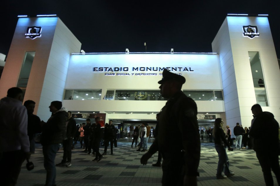Carabineros desplegó su operativo de seguridad en el Monumental para el Colo Colo-Boca