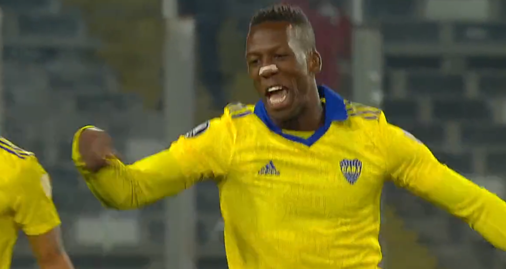 Luis Advíncula frenó el ímpetu inicial de Colo Colo ante Boca Juniors con un golazo de zurda