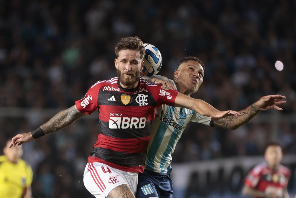 Vidal, Pulgar y Arias vieron acción como titulares en la igualdad de Flamengo y Racing en El Cilindro