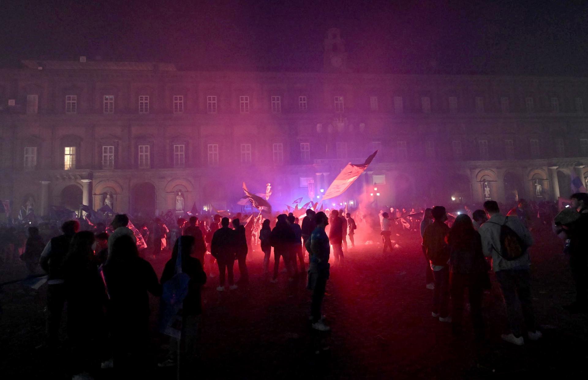 Un muerto y tres heridos de bala dejó la celebración del Scudetto en Nápoles