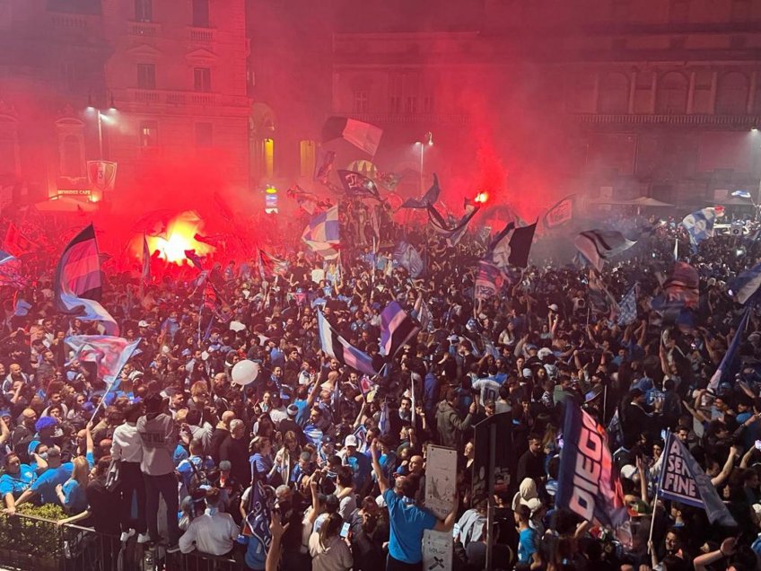 El masivo festejo de los hinchas de Napoli en las calles tras conseguir el anhelado Scudetto